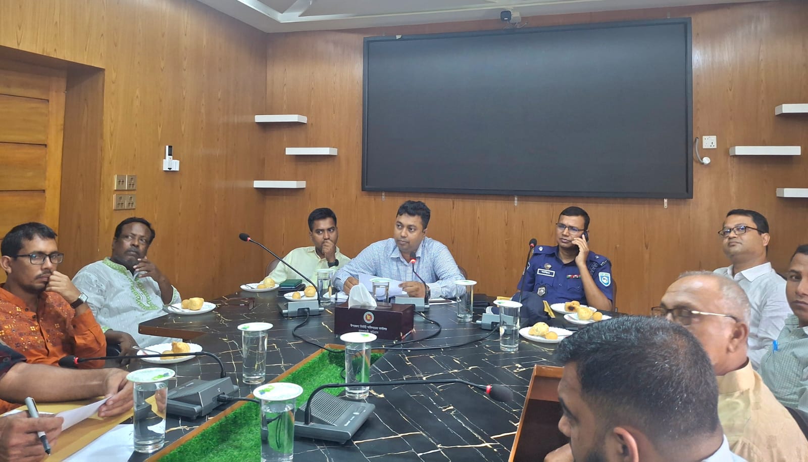 ভুরুঙ্গামারীতে আইন-শৃঙ্খলা কমিটির সভায় চোরাচালান ও মাদকের বিরুদ্ধে জিরো টলারেন্স নীতি অনুসরণের উপর গুরুত্বরপ