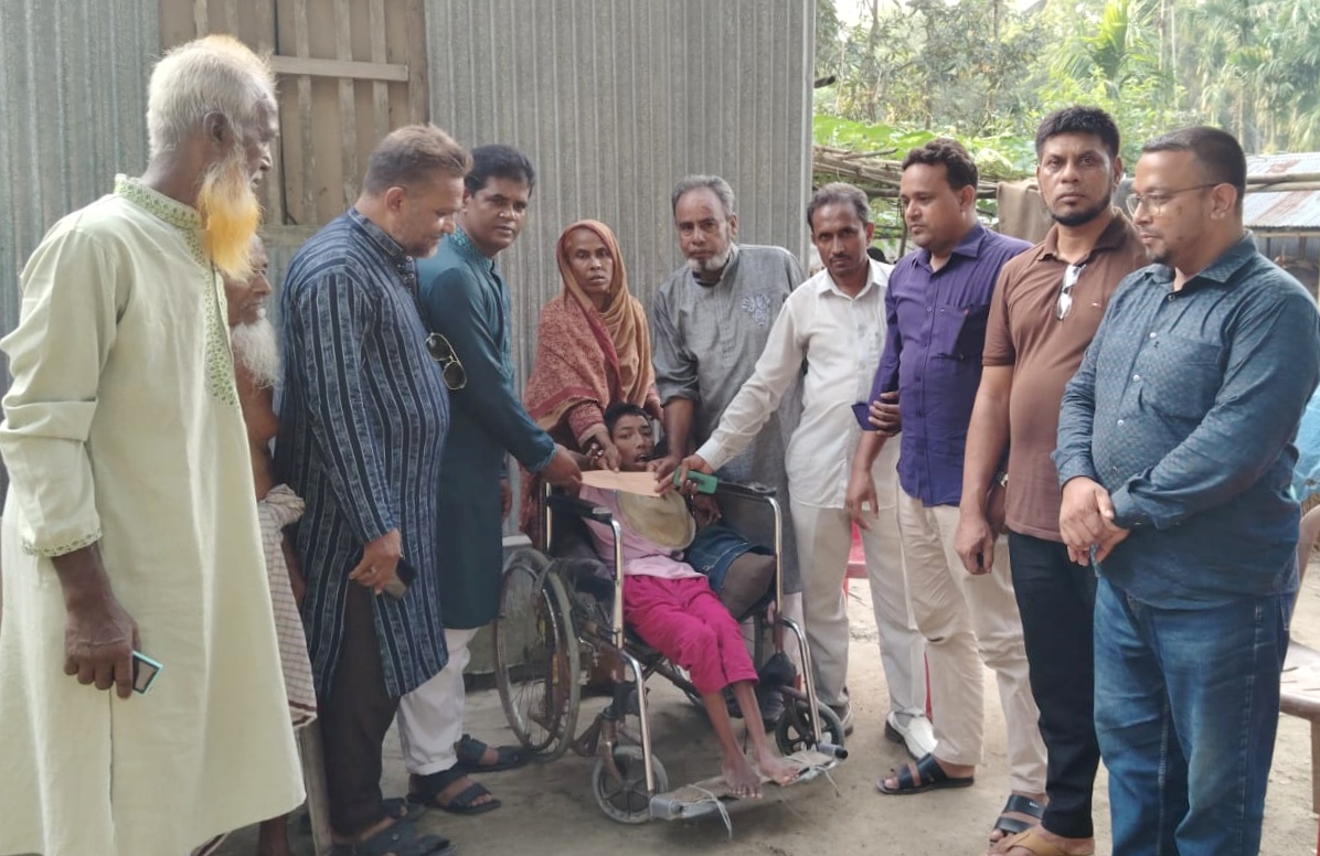 সাবেক এমপি লালু’র পক্ষে গাবতলীতে অসহায় প্রতিবন্ধী উর্মি’র পরিবারকে আর্থিক সহায়তা প্রদান