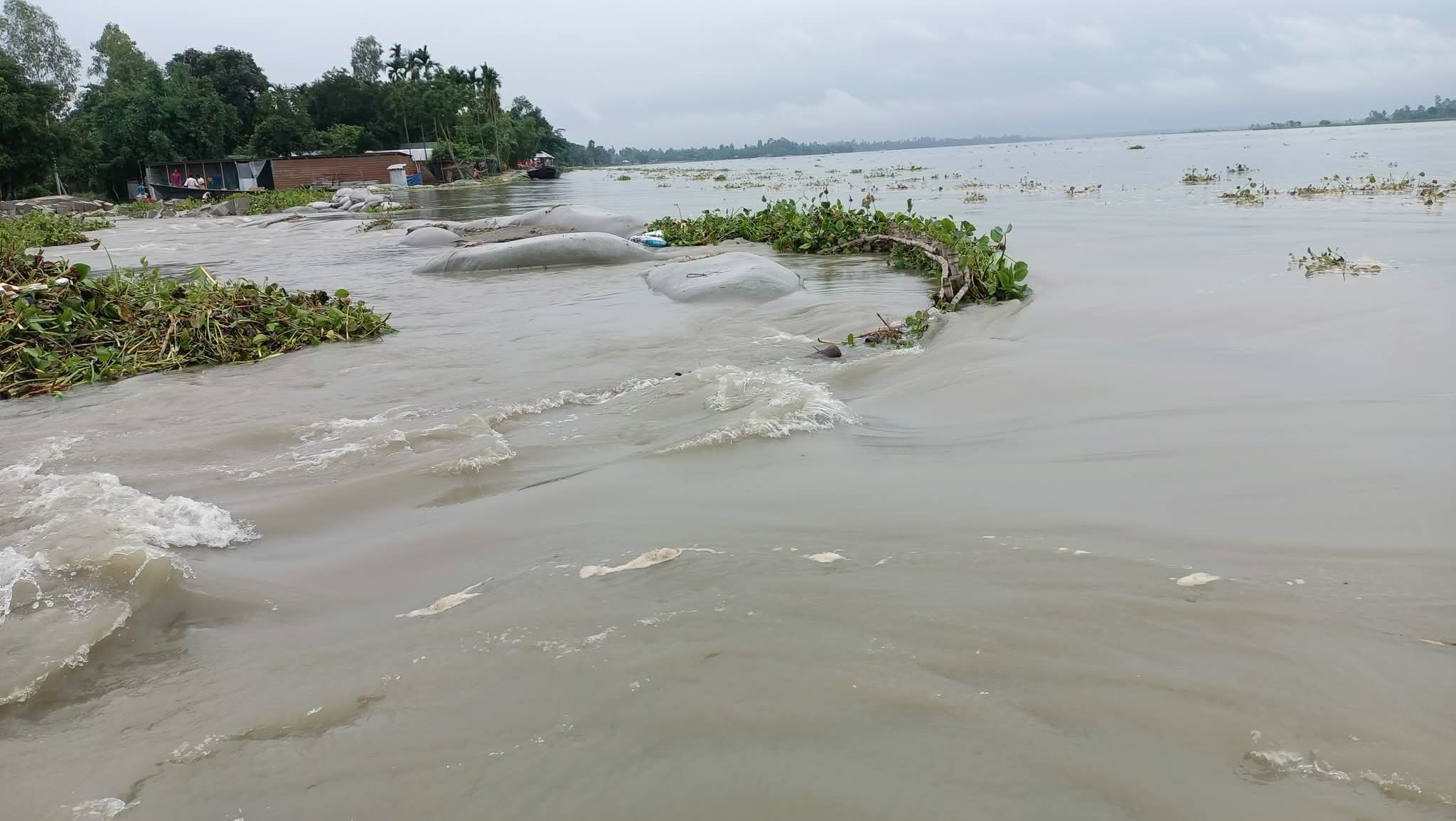 কুড়িগ্রামের দুধকুমার নদের পানি বিপদ সীমার ২৩ সেন্টিমিটার উপর, বাড়ছে আতংক