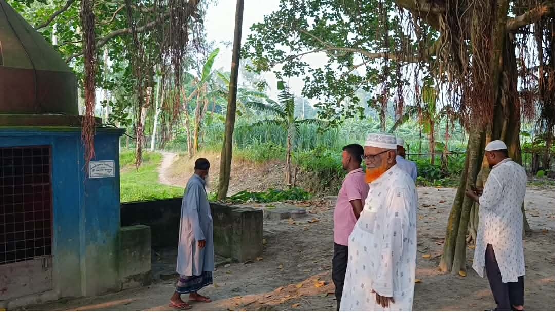 মোকামতলায় তিন মন্দিরে প্রতিমা ভাঙচুর, ঘটনাস্থল পরিদর্শনে জামায়াতের সাবেক এমপি