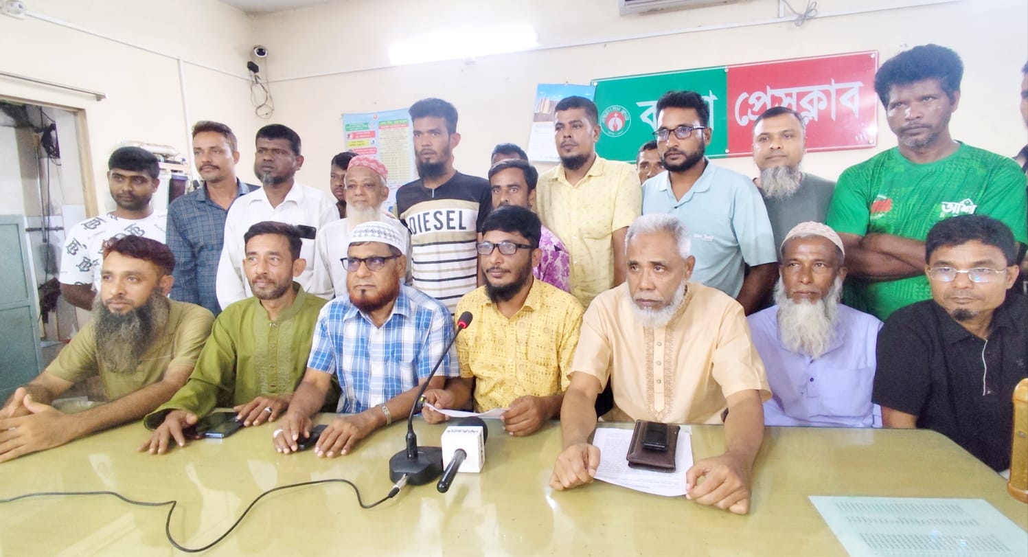 বগুড়া জেলা নির্মাণ শ্রমিক ইউনিয়নের নেতৃবৃন্দ অর্থ আত্মসাৎ ও নিদ্ধারিত সময়ে নির্বাচন না দেওযায় সাংবাদিক সম্মেলন