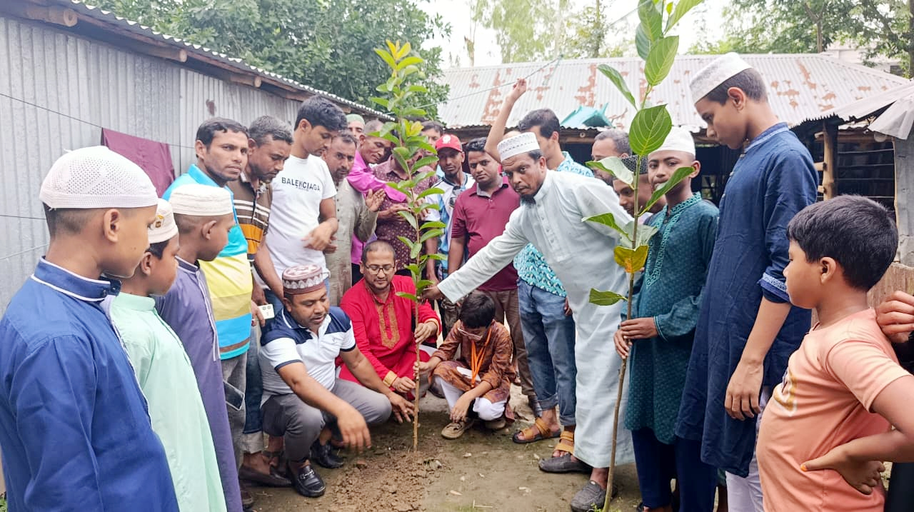 প্রখ্যাত হৃদরোগ বিশেষজ্ঞ ডা. জোবাইদা রহমানের জন্মবার্ষিকী উপলক্ষে বাগবাড়ীতে দোয়া মাহফিল ও বৃক্ষরোপণ