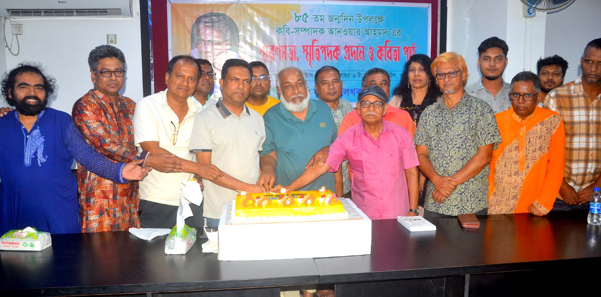 বগুড়া লেখক চক্রের আয়োজনে কবি আন্ওয়ার আহমদ স্মরণসভা ও ফল উৎসব অনুষ্ঠিত