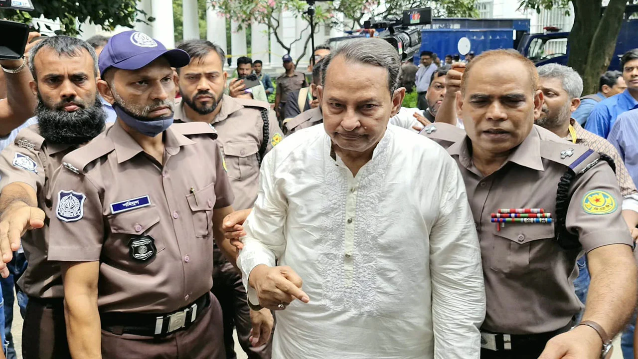 জুলাই বিপ্লবে মানবতাবিরোধী অপরাধ:  জাসদ নেতা ইনুর ১০ বছরের সশ্রম কারাদণ্ড