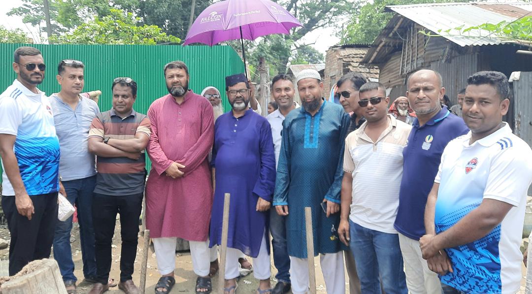 সান্তাহারে নির্মাণাধীন রাস্তা ও ড্রেনের কাজ পরিদর্শন করেন পৌর মেয়র তোফাজ্জল হোসেন ভুট্টু