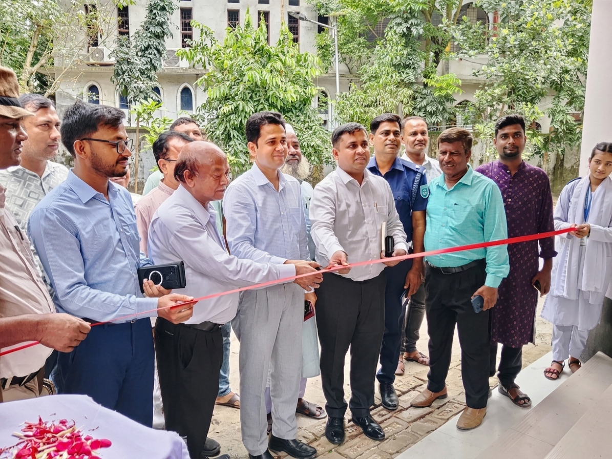 রংপুরে সদর উপজেলা পাবলিক লাইব্রেরির শুভ উদ্বোধন করলেন ডিসি মোহাম্মদ রুহুল আমিন