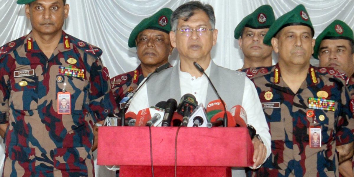 সীমান্তে সর্বোচ্চ সতর্কতা বজায় রাখতে বিজিবিকে স্বরাষ্ট্রমন্ত্রীর নির্দেশ