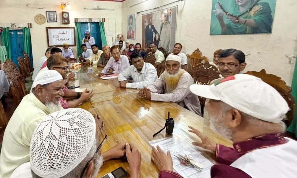 গাবতলীতে সাবেক এমপি লালু’র সঙ্গে সাক্ষাত করেন শাখা পোস্ট অফিসের কেন্দ্রীয় কর্মচারী নেতৃবৃন্দ
