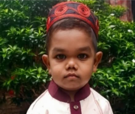কুড়িগ্রামের কাঠালবাড়ির ১৯ বছরের তরুণ, শরীরটা যেন শিশুর ! বিরল রোগে কাটছে রাজুর মানবেতর জীবন