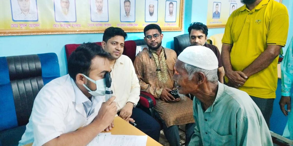 দুপচাঁচিয়ায় প্রগতি সংঘের বিনামূল্যে চক্ষু সেবা