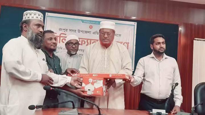 রংপুর সদরে এডিপির তহবিল থেকে ১৯০টি সিলিং ফ্যান বিতরণ
