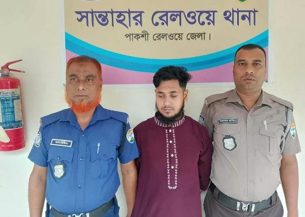 নারীকে অনলাইনে হয়রানি ও শিশুকে যৌন নিপীড়নের পর্নোগ্রাফি নিয়ন্ত্রণ আইনে মামলায় এক যুবক গ্রেপ্তার