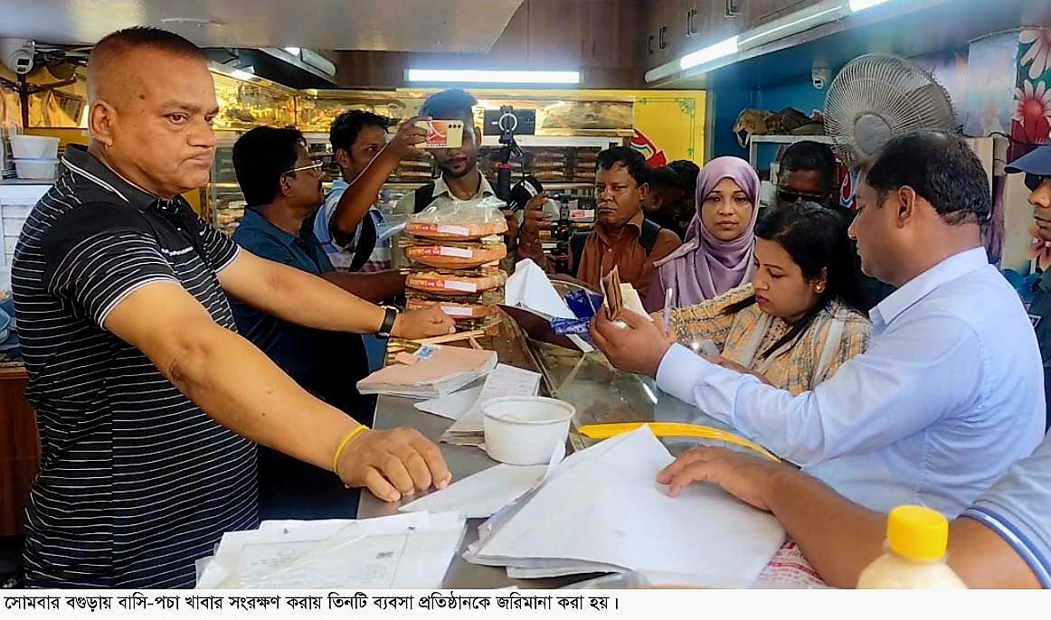 বগুড়ায় ফুটপাত উচ্ছেদে অভিযান, ৩ হোটেলকে জরিমানা
