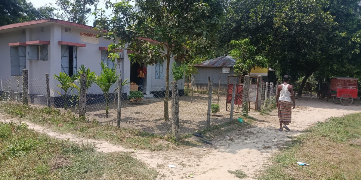 কালাইয়ে আশ্রয়ণ প্রকল্পের রাস্তা ও খাস জমি দখলের অভিযোগ