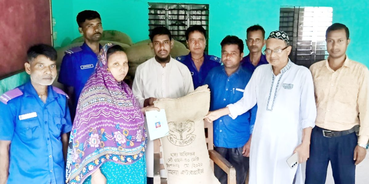 গাবতলীর কাগইল ইউনিয়ন পরিষদে বিডব্লিউবি চাল বিতরণ