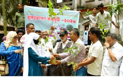 গাবতলী মহিলা কলেজে বৃক্ষ রোপন ও বিতরণ করলেন সাবেক এমপি লালু