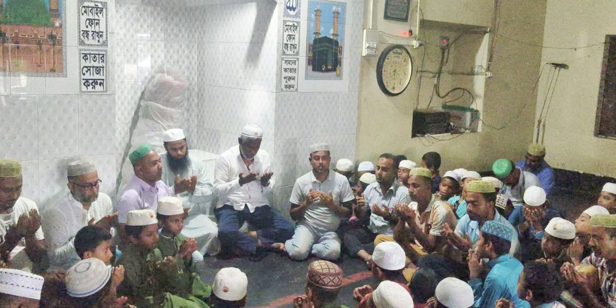 সাবেক প্রধানমন্ত্রী বেগম খালেদা জিয়ার জন্মদিন উপলক্ষে নশিপুরে দোয়া মাহফিল