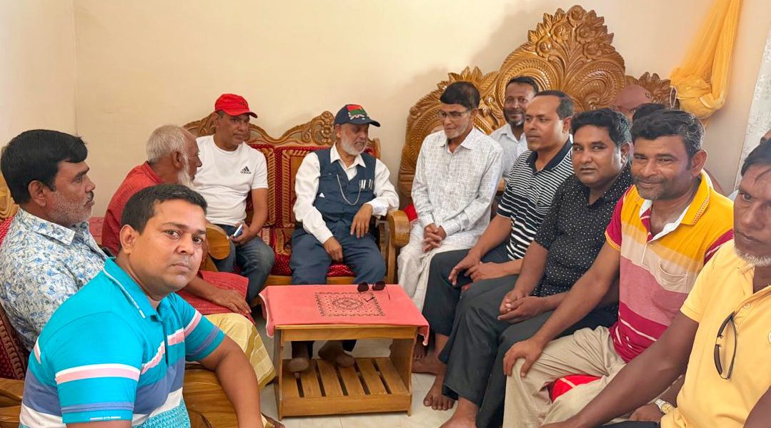 গাবতলীতে বিএনপিনেতা অসুস্থ নবীর উদ্দিনকে দেখতে সাবেক এমপি লালু