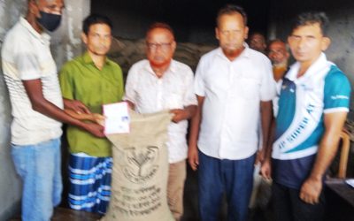 গাবতলীর কাগইল বাজারে খাদ্যবান্ধব কর্মসূচীর ১৫টাকা কেজীতে  চাল বিতরণ