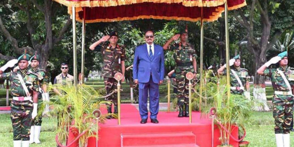 ভারপ্রাপ্ত রাষ্ট্রপতি হাফিজ উদ্দিন আহমদকে বঙ্গভবনে বিদায়ী সংবর্ধনা