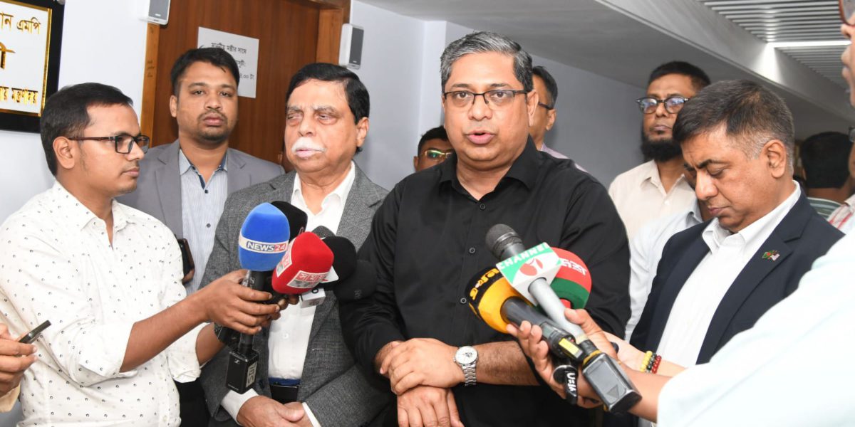 মালয়েশিয়া ৬ মাসের মধ্যে বাংলাদেশ থেকে ২ লাখ শ্রমিক নেবে: স্থানীয় সরকার প্রতিমন্ত্রী