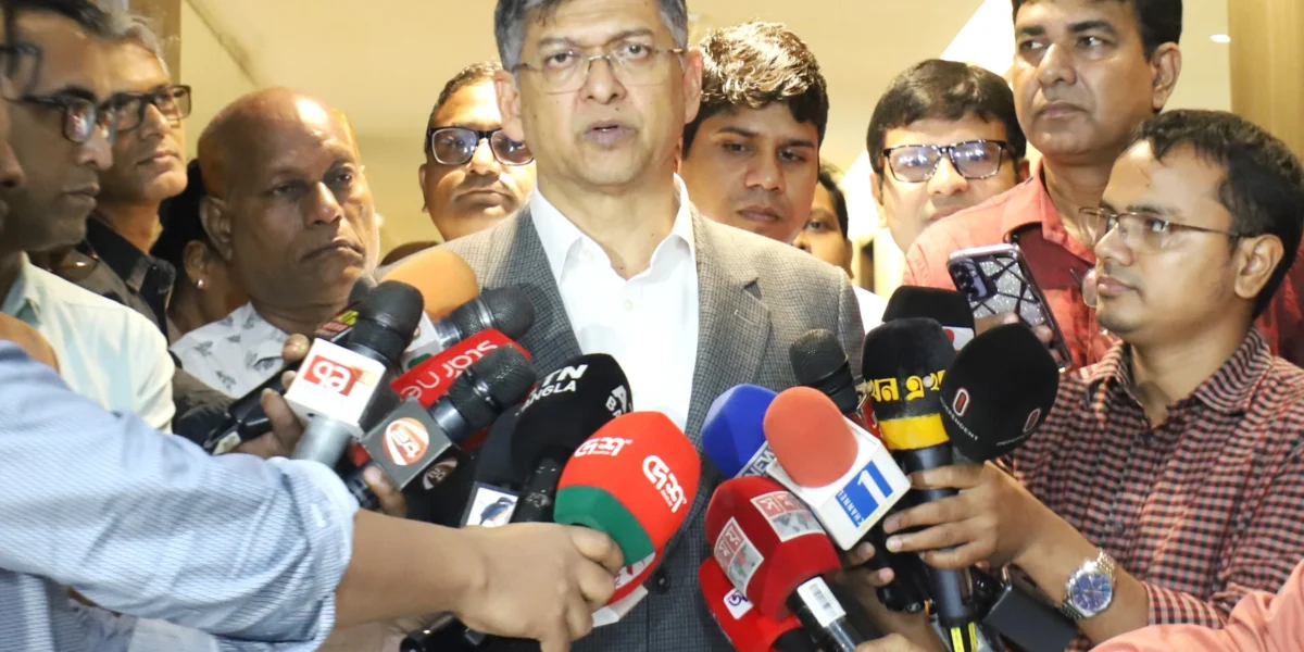 বিগত ১৮০ দিনে আইনশৃঙ্খলা পরিস্থিতির দৃশ্যমান উন্নতি হয়েছে: স্বরাষ্ট্রমন্ত্রী