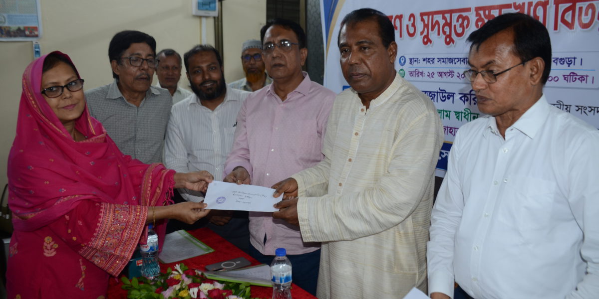 বগুড়ায় বাংলাদেশ সমাজকল্যাণ পরিষদের অনুদানের চেক ও সুদমুক্ত ক্ষুদ্রঋণ বিতরণ