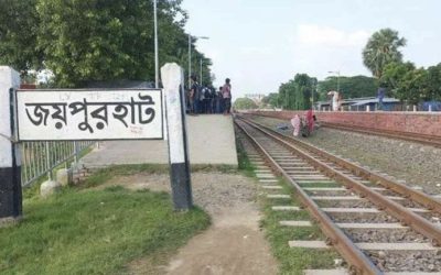 জয়পুরহাটে ট্রেন থেকে পড়ে নীলসাগর এক্সপ্রেসের ক্যানটিন বয় নিহত