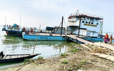 কুড়িগ্রামের ব্রহ্মপুত্র নদে নাব্যতা সংকটের কারণে নৌপথে ১৫ দিন ধরে ফেরি বন্ধ 