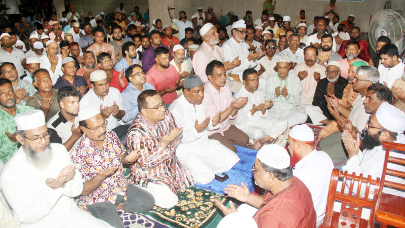 বগুড়ায় আরাফাত রহমান কোকোর জন্মদিনে পরিবারের দোয়া মাহফিল