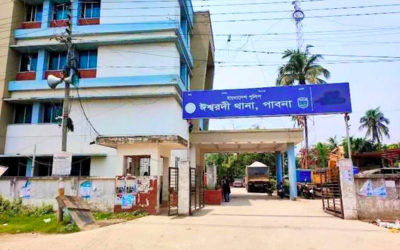 ঈশ্বরদীতে চোর সন্দেহে গণপিটুনিতে নিহত ১, অভিযুক্তের অস্ত্রাঘাতে আহত ৩