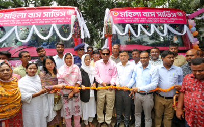 বগুড়ায় চালু হলো গোলাপি রঙের ‘মহিলা বাস’ সার্ভিস