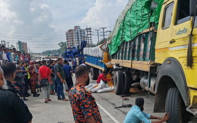 বগুড়ায় দুই ট্রাকের সংঘর্ষে বাবা-ছেলেসহ নিহত ৩