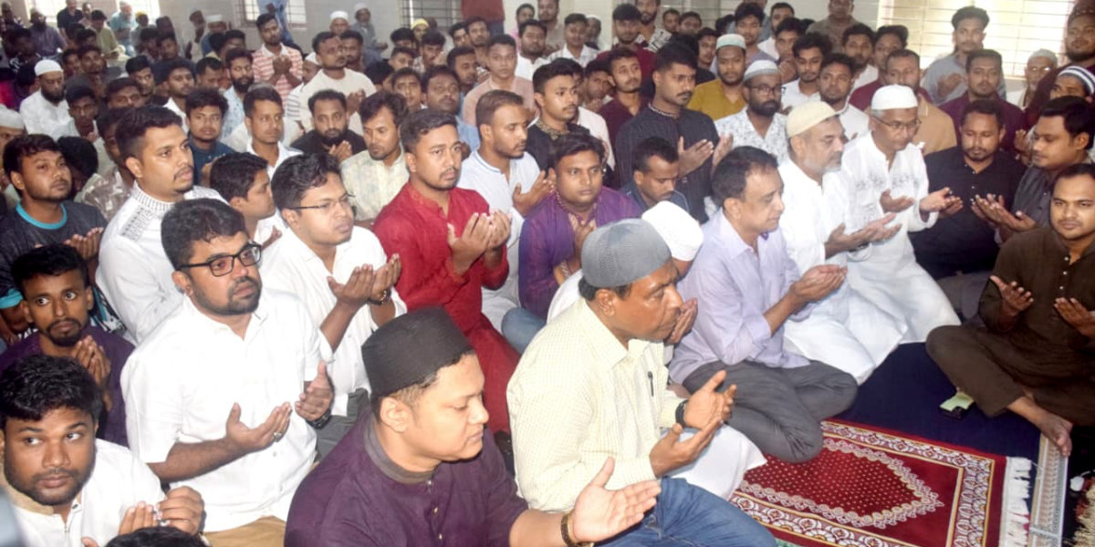 সাবেক প্রধানমন্ত্রী বেগম খালেদা জিয়ার জন্মবার্ষিকীতে বগুড়ায় ছাত্রদলের দোয়া মাহফিল