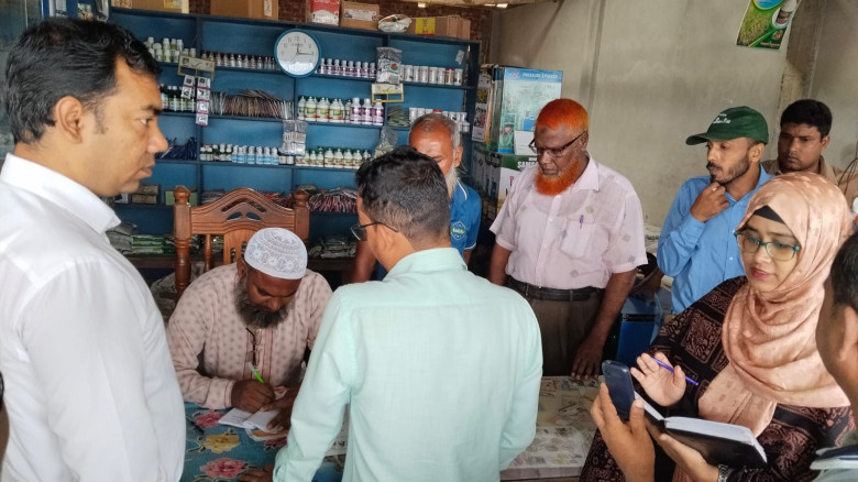 ঘোড়াঘাটে সার বিক্রয়ে অনিয়ম: ৩ ব্যবসায়ীকে জরিমানা
