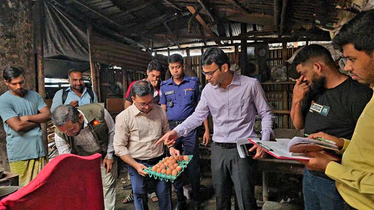 বগুড়া ভাই-বোন ফুচকা-চটপটি কারখানায় এক লাখ টাকা জরিমানা