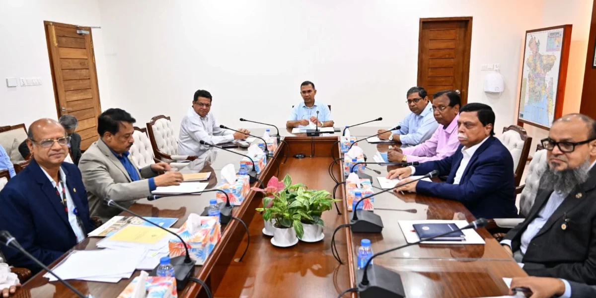 গুলশান ও ধানমন্ডিসহ রাজধানীর একাধিক লেকের দূষণ রোধে সমন্বিত উদ্যোগের নির্দেশ প্রধানমন্ত্রীর