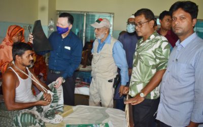 বগুড়ায় অসুস্থ রোগীদের দেখতে হাসপাতালে সাবেক এমপি লালু