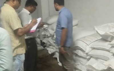 পাবনায় অবৈধভাবে সার মজুতের দায়ে দুই ব্যবসায়ীর ৮০ হাজার টাকা জরিমানা; ৩৮১ বস্তা সার জব্দ