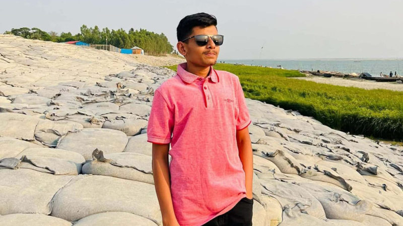 পদ্মার পাড়ে মিলল বাইসাইকেল-জুতা, ৪৫ দিনেও সন্ধান মেলেনি স্কুলছাত্র রাহাতের