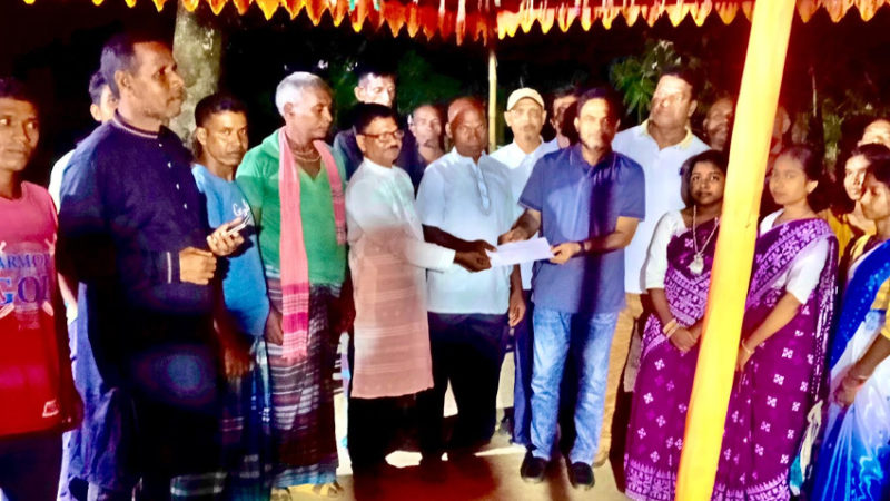 হাকিমপুর হিলিতে ক্ষুদ্র নৃগোষ্ঠী আদিবাসীপাড়ায় কারাম উৎসবে মতবিনিময় করেন সমাজকল্যাণ এবং মহিলা ও শিশু বিষয়ক মন্ত্রী