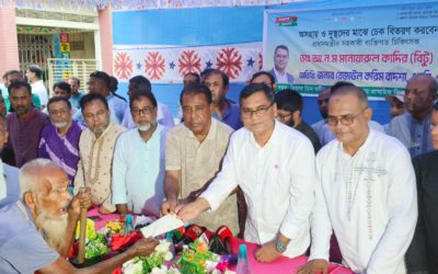 বগুড়ার সাবগ্রামে শতাধিক অসহায় ও দুস্থের মাঝে ডাঃ বিটুর সহায়তা চেক বিতরণ