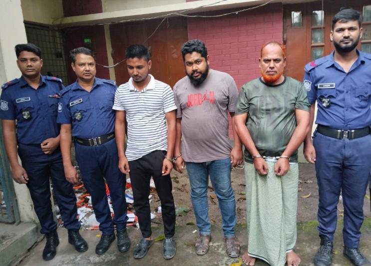 সিরাজগঞ্জে রবীন্দ্র বিশ্ববিদ্যালয়ের ছাত্রীকে শ্লীলতাহানির অভিযোগ, গ্রেপ্তার ৩