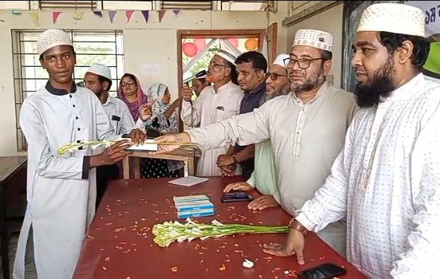 রংপুর সদরে লালচাঁদপুর মাদ্রাসায় নবীনবরণ অনুষ্ঠিত