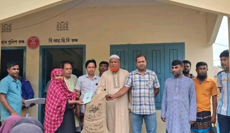 নন্দীগ্রাম ৫নং ভাটগ্রাম ইউনিয়নে ভিডব্লিউবি কর্মসূচির চাউল বিতরণ