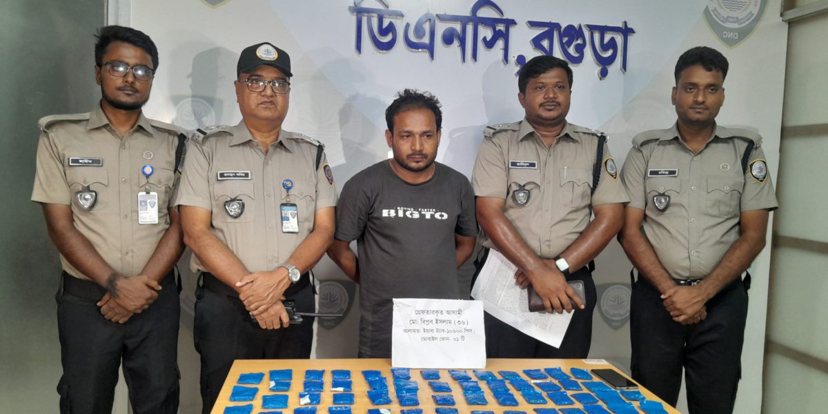 স্লিপার বাসের এসি ভেন্টে ১০ হাজার ৬০০ পিস ইয়াবা, গ্রেপ্তার ১