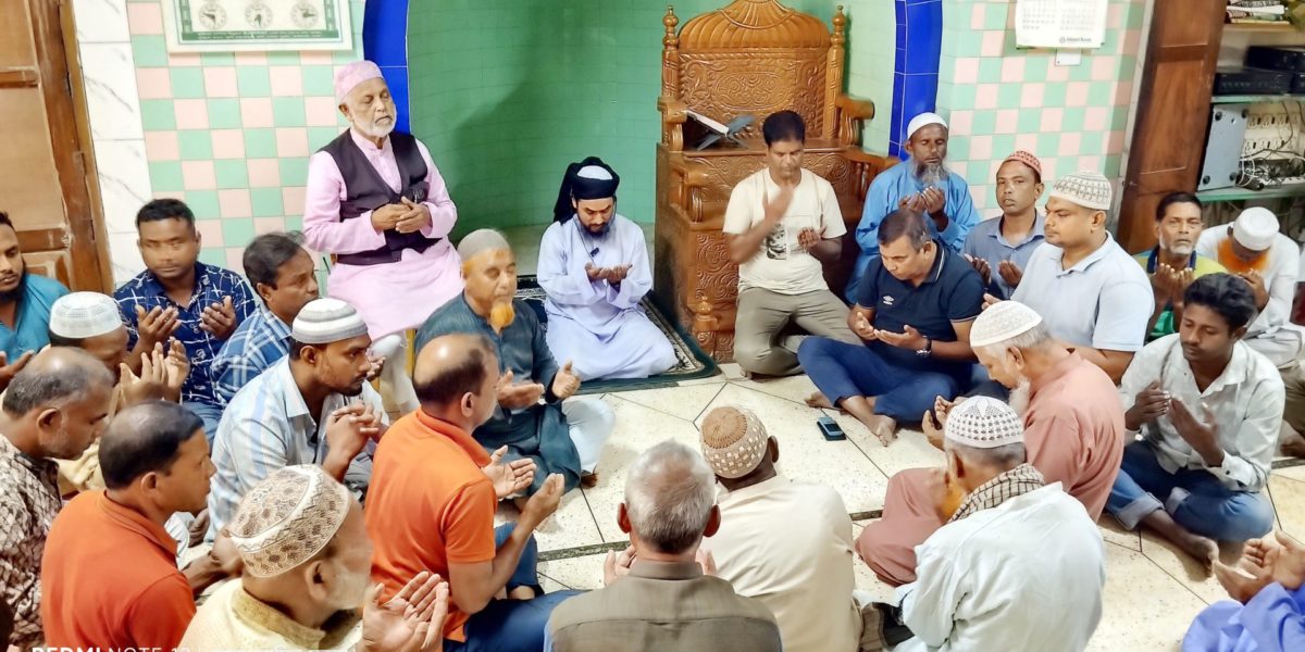 মহাস্থান মাজার জামে মসজিদে অসুস্থ শাহ জামাল খানের সুস্থতা কামনায় বিশেষ দোয়া মাহফিল