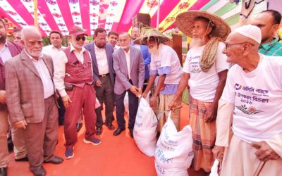 বগুড়ায় ৩ হাজার প্রান্তিক কৃষকদের  মাঝে বিনামূল্যে কৃষি উপকরণ বিতরন