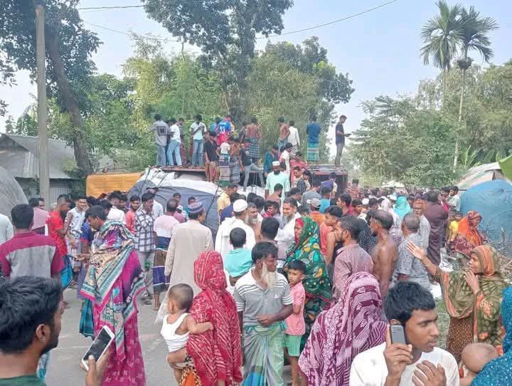 কুড়িগ্রামের রৌমারীতে সড়ক দুর্ঘটনায় একই পরিবারের ৩ জনসহ নিহত-৫