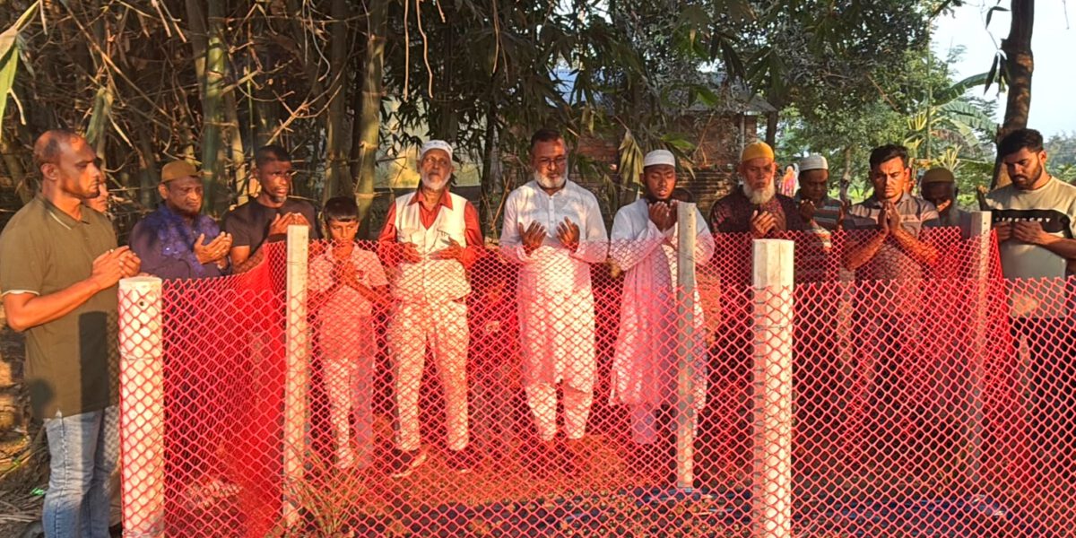 বগুড়ায় সৌদি আরবে নিহত শাহেদ আহমেদের কবর জিয়ারত করলেন সাবেক এমপি লালু